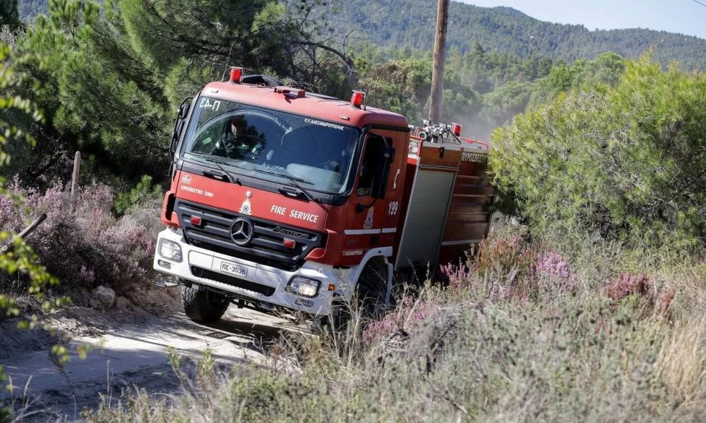 Φωτιά στο Καλέντζι Κορινθίας - Συναγερμός στην Πυροσβεστική